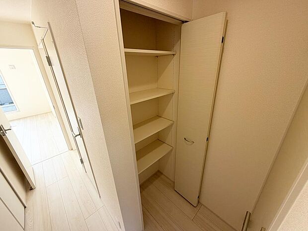☆２階☆廊下にある収納☆