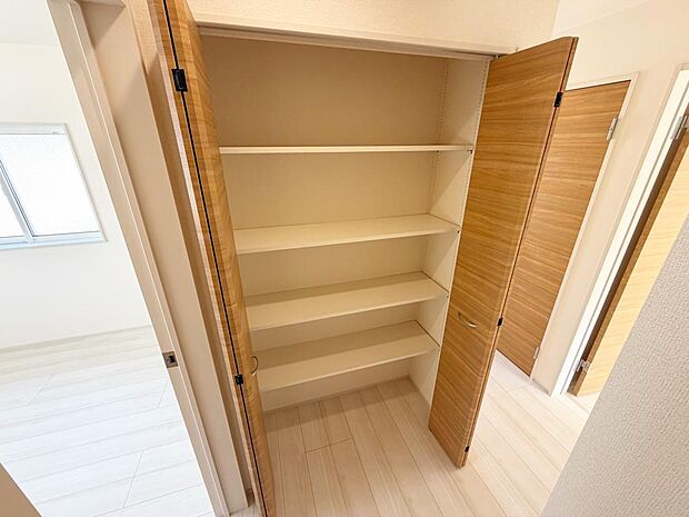 ☆２階☆廊下にある収納☆