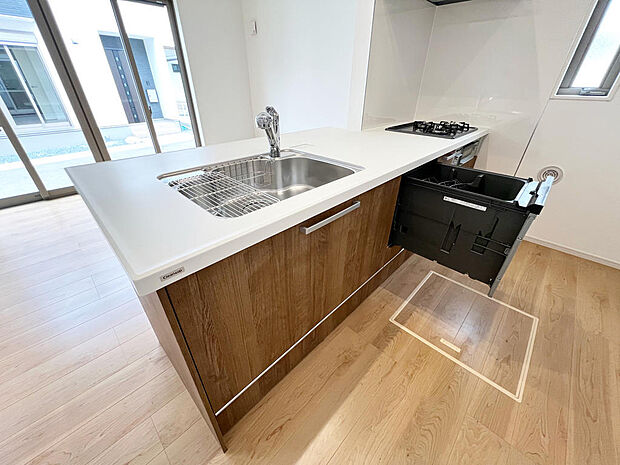 ☆大型のシステムキッチン☆対面式ですので家族と会話しながら楽しくクッキング!!