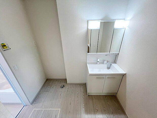 ☆白を基調とした清潔感溢れる洗面スペース☆清潔空間で気持ちよく1日の始まりを!!