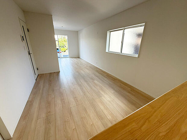 ☆大変明るいリビング☆広々した空間で家族との大切な時間をお過ごしください!!