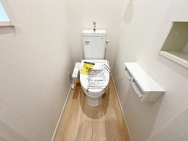 ☆ウレシイシャワートイレ☆1階・2階に完備!パパとのトイレ争いに終止符!!