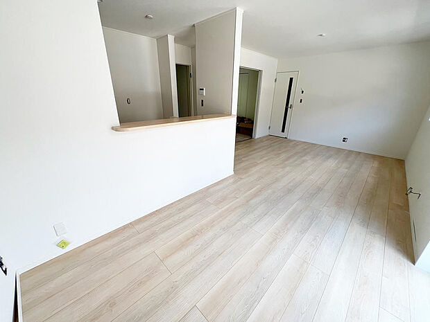 ☆大変明るいリビング☆広々した空間で家族との大切な時間をお過ごしください!!