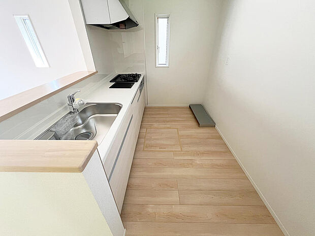 ☆大型のシステムキッチン☆対面式ですので家族と会話しながら楽しくクッキング!!