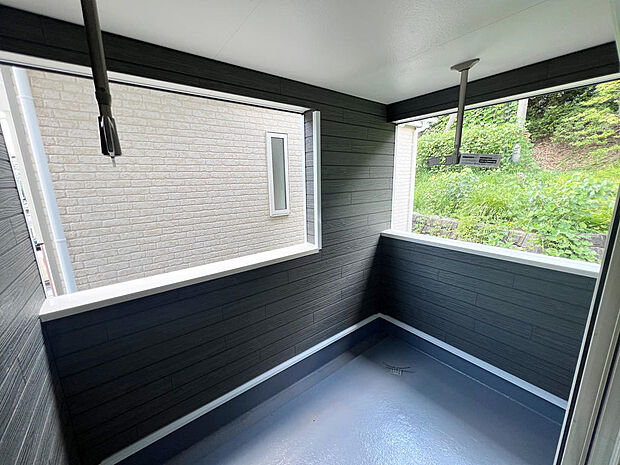 ☆インナーバルコニー☆テーブルを置いてティータイムもいいかも!雨の日も安心!!