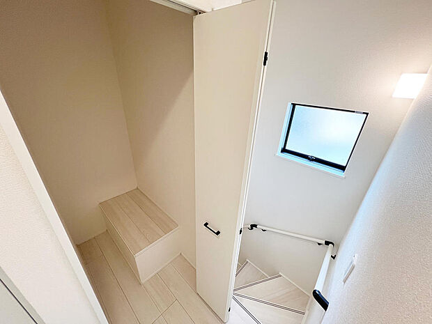 ☆2階☆廊下にある収納☆