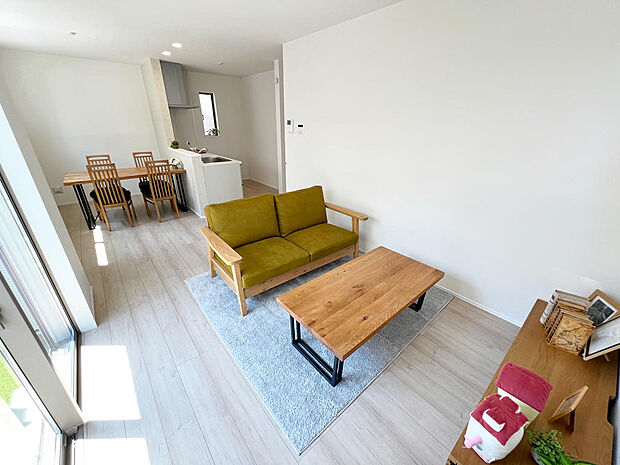 ☆大変明るいリビング☆広々した空間で家族との大切な時間をお過ごしください!!