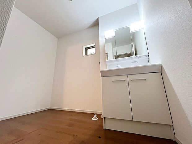 ☆白を基調とした清潔感溢れる洗面スペース☆清潔空間で気持ちよく1日の始まりを!!