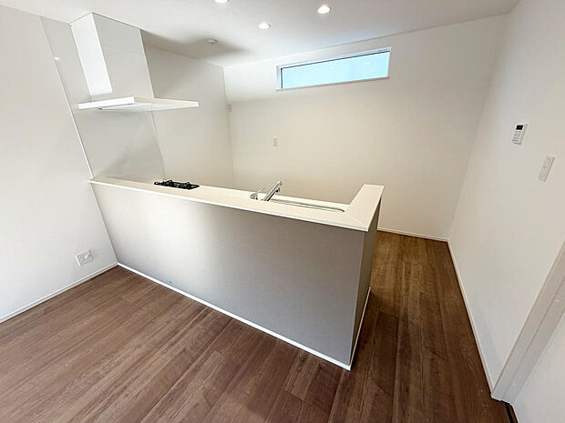 ☆大型のシステムキッチン☆対面式ですので家族と会話しながら楽しくクッキング!!