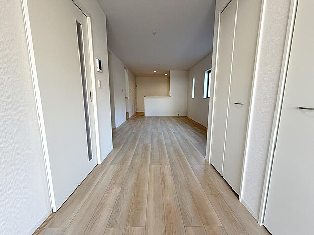 ☆大変明るいリビング☆広々した空間で家族との大切な時間をお過ごしください!!