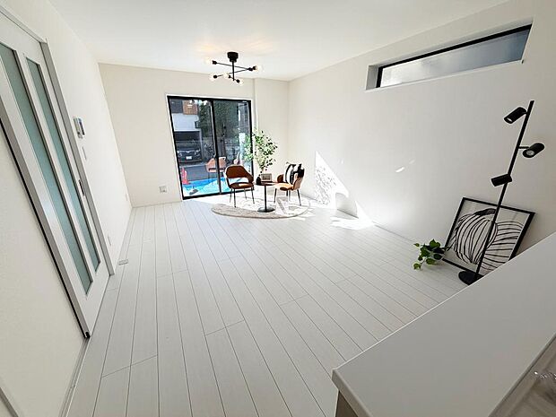 ☆大変明るいリビング☆広々した空間で家族との大切な時間をお過ごしください!!