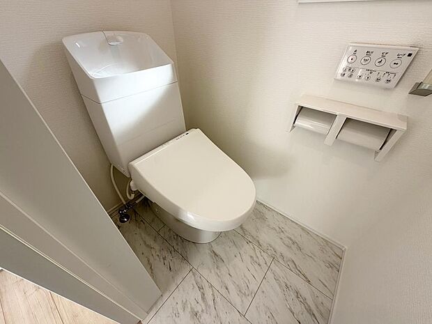 ☆ウレシイシャワートイレ☆1階・2階に完備!パパとのトイレ争いに終止符!!