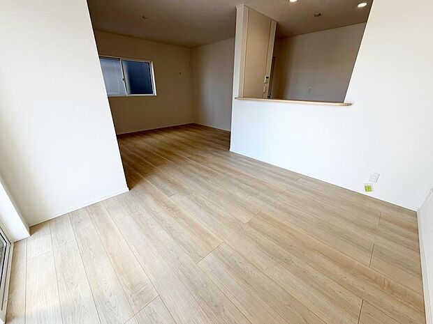 ☆大変明るいリビング☆広々した空間で家族との大切な時間をお過ごしください!!