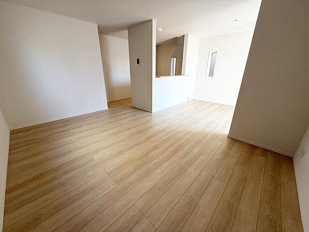 ☆大変明るいリビング☆広々した空間で家族との大切な時間をお過ごしください!!