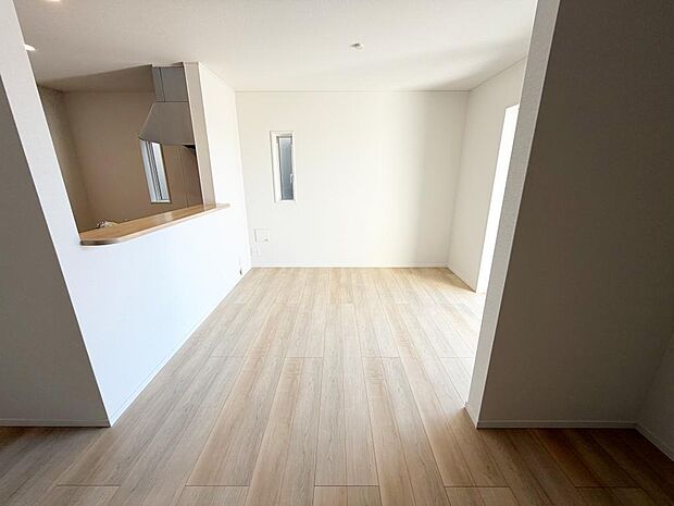 ☆大変明るいリビング☆広々した空間で家族との大切な時間をお過ごしください!!