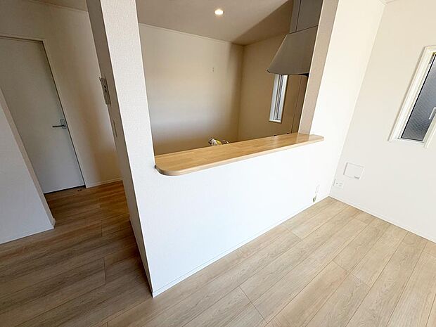 ☆大型のシステムキッチン☆対面式ですので家族と会話しながら楽しくクッキング!!