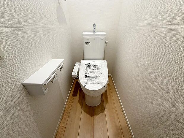 ☆ウレシイシャワートイレ☆1階・2階に完備!パパとのトイレ争いに終止符!!