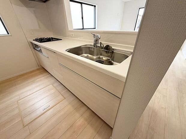 ☆大型のシステムキッチン☆対面式ですので家族と会話しながら楽しくクッキング!!