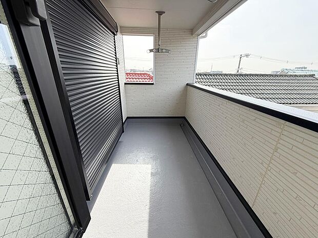 ☆インナーバルコニー☆テーブルを置いてティータイムもいいかも!雨の日も安心!!