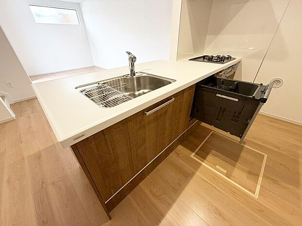 ☆大型のシステムキッチン☆対面式ですので家族と会話しながら楽しくクッキング!!