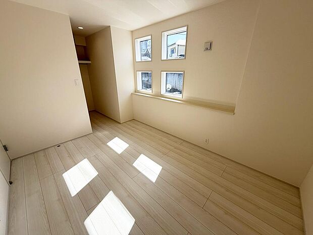 ☆各部屋大型収納完備☆子供部屋・主寝室にお好きにコーディネートしよう!!