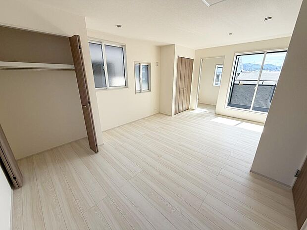 ☆各部屋大型収納完備☆子供部屋・主寝室にお好きにコーディネートしよう!!