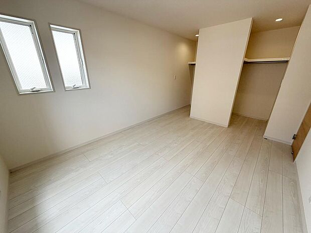 ☆各部屋大型収納完備☆子供部屋・主寝室にお好きにコーディネートしよう!!