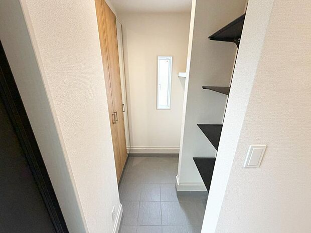 ☆大型シューズクローゼットがあります☆便利です!!