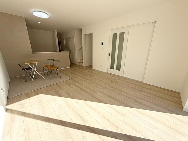 ☆大変明るいリビング☆広々した空間で家族との大切な時間をお過ごしください!!