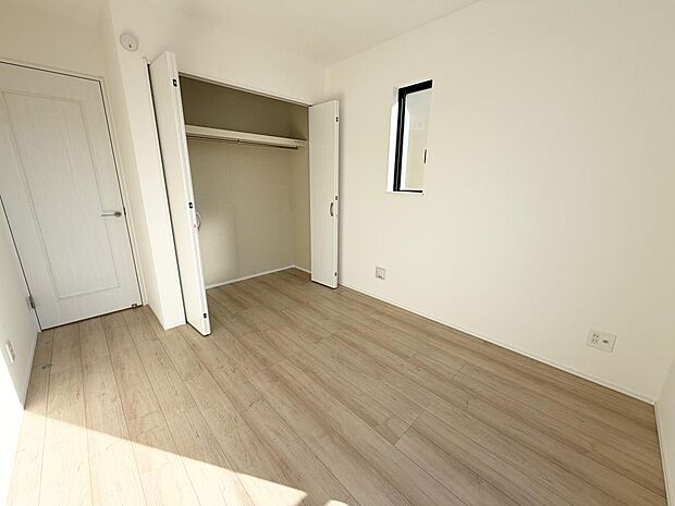 ☆各部屋大型収納完備☆子供部屋・主寝室にお好きにコーディネートしよう!!