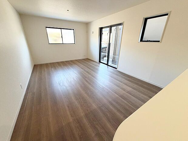 ☆大変明るいリビング☆広々した空間で家族との大切な時間をお過ごしください!!