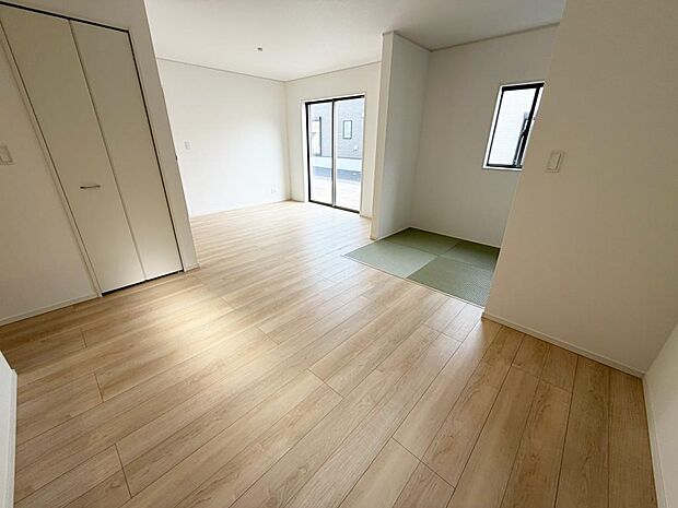 ☆大変明るいリビング☆広々した空間で家族との大切な時間をお過ごしください!!