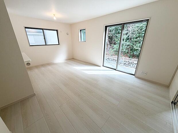 ☆大変明るいリビング☆広々した空間で家族との大切な時間をお過ごしください!!