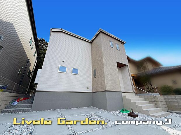 ☆現地外観写真☆1号棟☆長期優良住宅☆BELS☆子育てに適した住環境☆土地40坪☆車2台OK☆日当たり良好☆閑静な住宅街☆SIC・WIC☆南東向きバルコニー☆小・中学校まで徒歩7分圏内☆前道6.3m☆