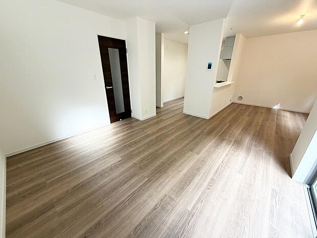 ☆大変明るいリビング☆広々した空間で家族との大切な時間をお過ごしください!!