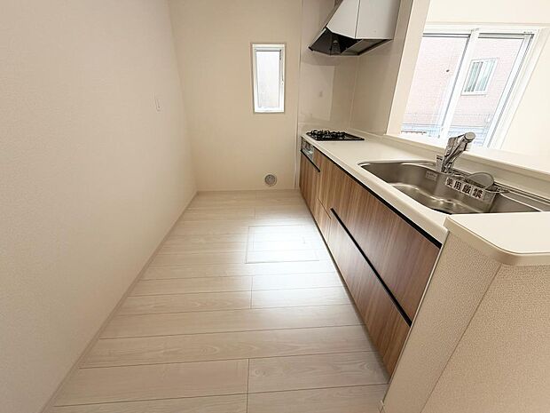 ☆大型のシステムキッチン☆対面式ですので家族と会話しながら楽しくクッキング!!