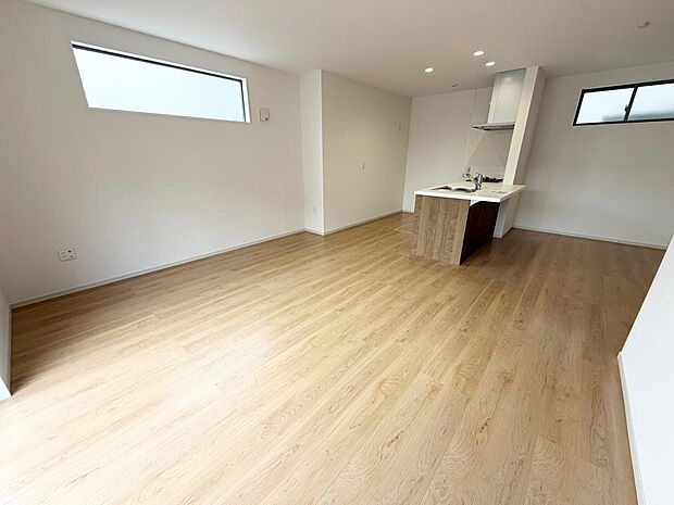 ☆大変明るいリビング☆広々した空間で家族との大切な時間をお過ごしください!!