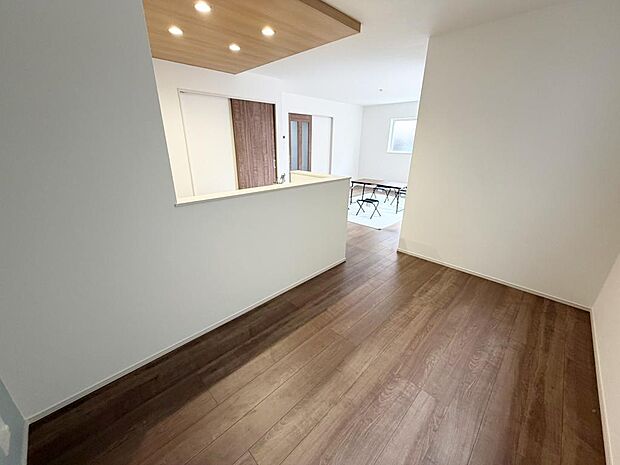 ☆大変明るいリビング☆広々した空間で家族との大切な時間をお過ごしください!!