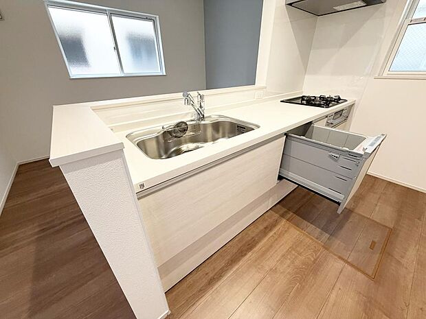 ☆大型のシステムキッチン☆対面式ですので家族と会話しながら楽しくクッキング!!