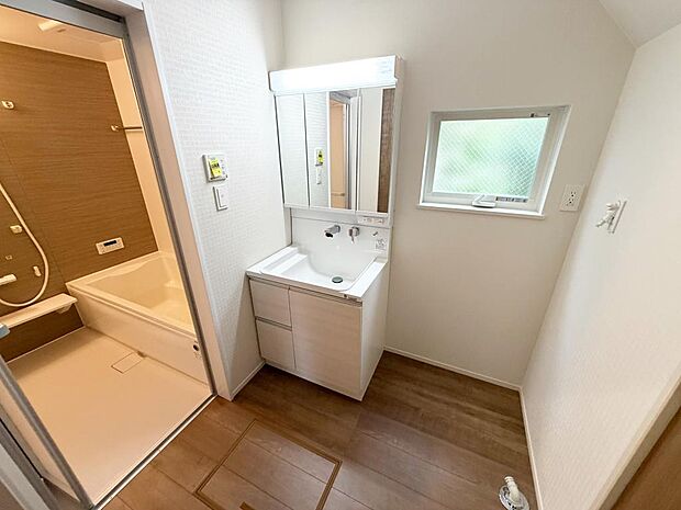 ☆白を基調とした清潔感溢れる洗面スペース☆清潔空間で気持ちよく1日の始まりを!!