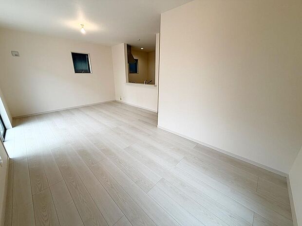 ☆大変明るいリビング☆広々した空間で家族との大切な時間をお過ごしください!!