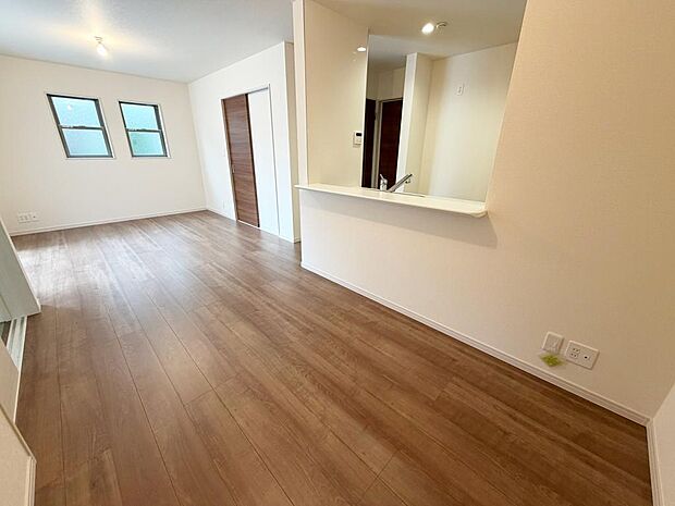 ☆大変明るいリビング☆広々した空間で家族との大切な時間をお過ごしください!!