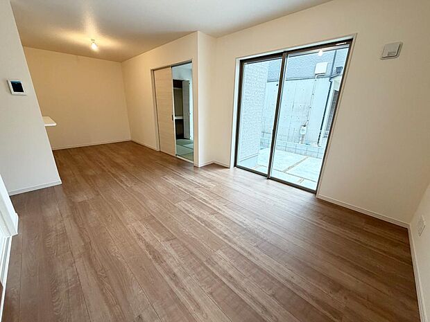 ☆大変明るいリビング☆広々した空間で家族との大切な時間をお過ごしください!!