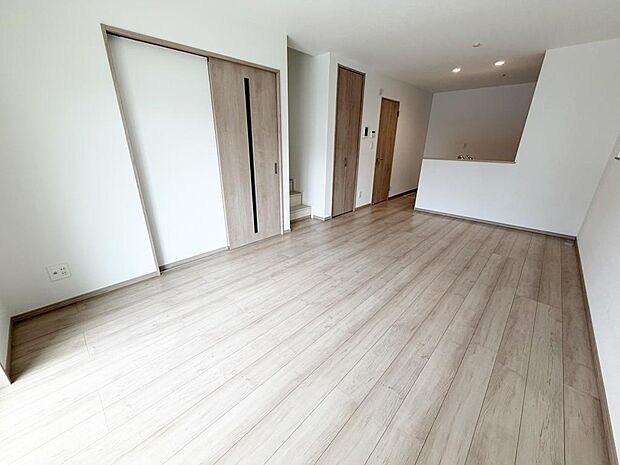 ☆大変明るいリビング☆広々した空間で家族との大切な時間をお過ごしください!!