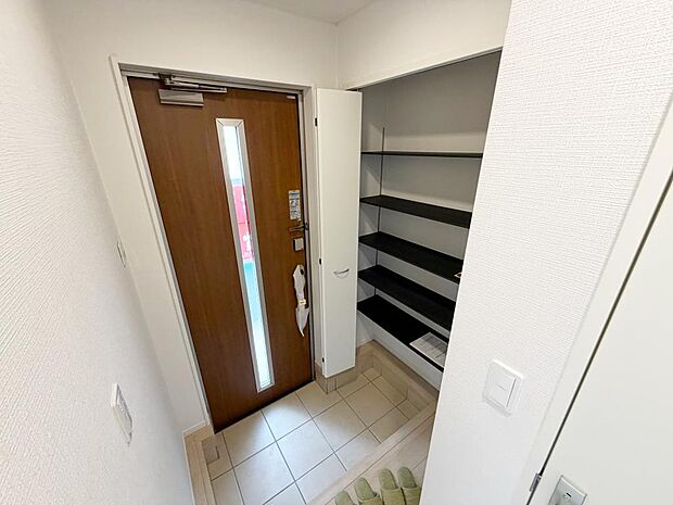 ☆大型シューズクローゼットがあります☆便利です!!