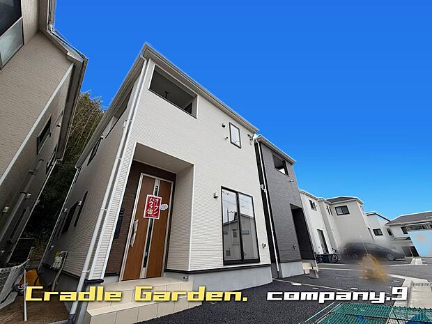 ☆現地外観写真☆CradleGarden☆2号棟☆「私市駅」徒歩3分の好立地☆土地27坪☆日当たり良好☆閑静な住宅地☆収納豊富・インナーバルコニー☆前道4.8m☆私市小学校まで徒歩7分☆