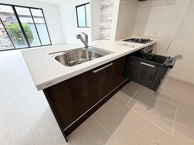 ☆大型のシステムキッチン☆対面式ですので家族と会話しながら楽しくクッキング!!