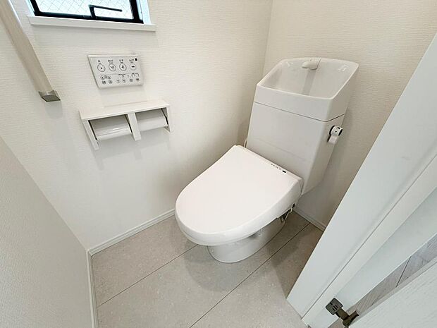 ☆ウレシイシャワートイレ☆1階・2階に完備!パパとのトイレ争いに終止符!!