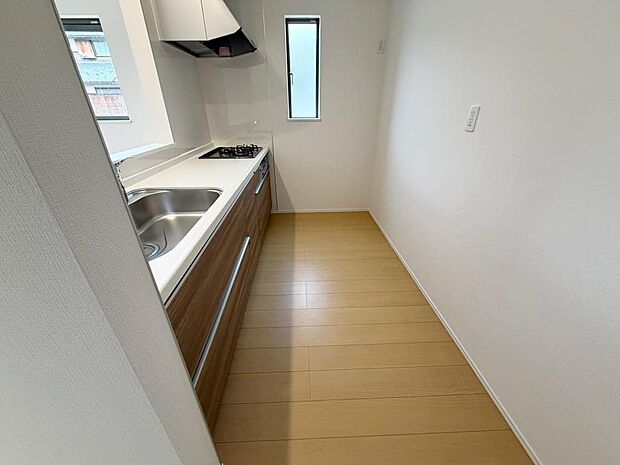 ☆大型のシステムキッチン☆対面式ですので家族と会話しながら楽しくクッキング!!