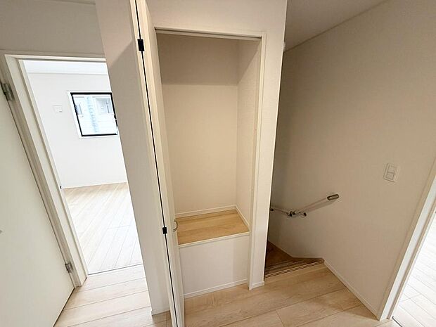 ☆2階☆廊下にある収納☆